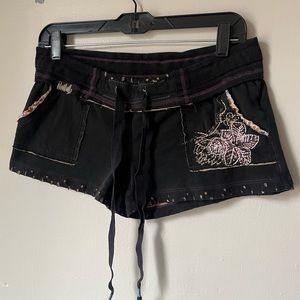 Y2K MISS ME SHORT SHORTS